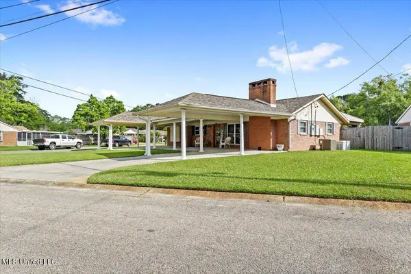 15612 Kingston Drive, Biloxi, MS 39532