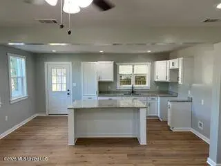 2011 14th Street, Pascagoula, MS 39567