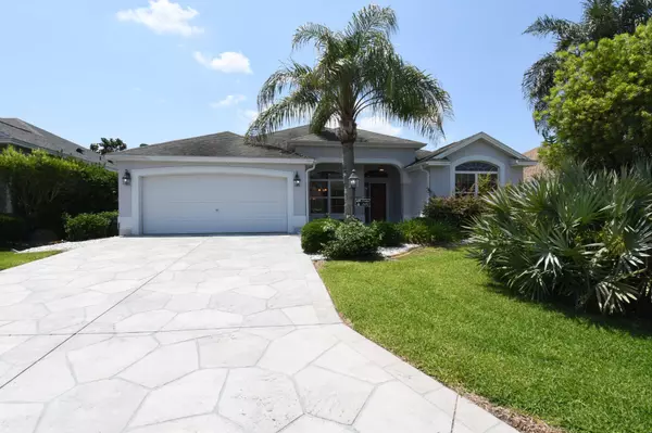 GOLF COURSE VIEWS! Beautifully Updated 3/2 Gardenia in The Villages | 2120 Willow Grove Way,Ira Miller