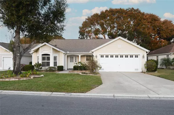 915 RAMOS DR, Lady Lake, FL 32159