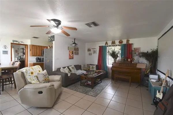 4107 DOVE VALLEY LN, Lady Lake, FL 32159