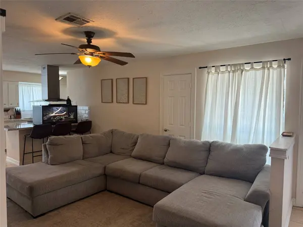 4327 Oakside DR, Houston, TX 77053