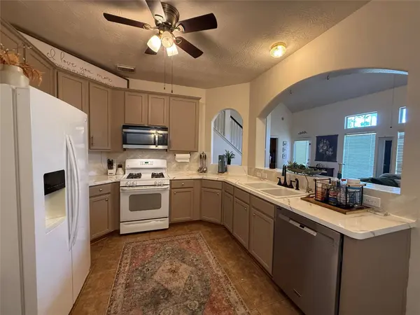 2216 Highpoint Meadow, Conroe, TX 77304