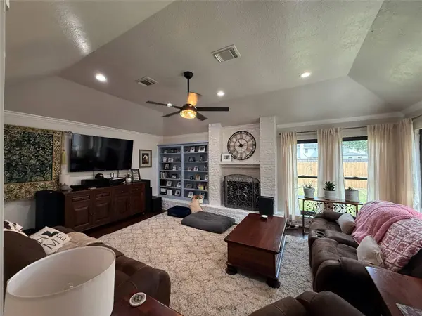 6623 Gleneagles DR, Pasadena, TX 77505