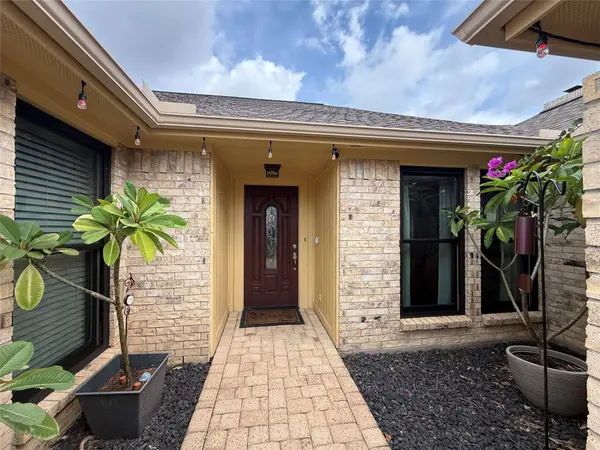 6623 Gleneagles DR, Pasadena, TX 77505