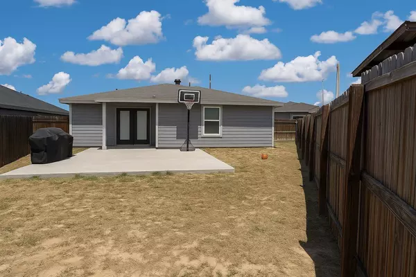 3506 Jose C Santos Dr, Laredo, TX 78046