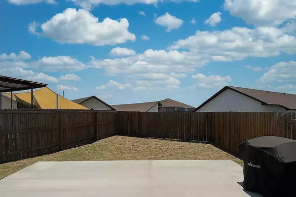 3506 Jose C Santos Dr, Laredo, TX 78046