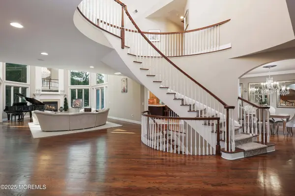 6 Bordens Brook Way, Holmdel, NJ 07733