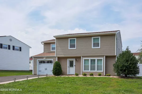 4 Meadow Court, Hazlet, NJ 07730