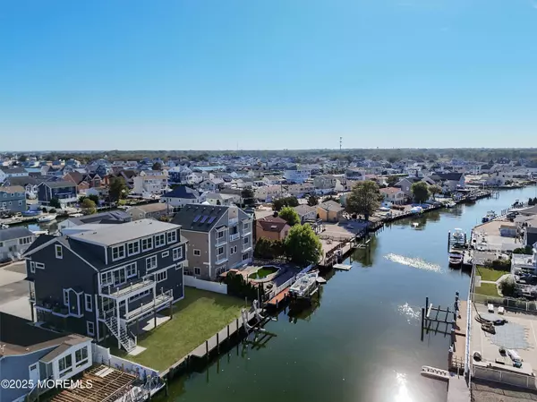 6 Cayman Avenue, Toms River, NJ 08753