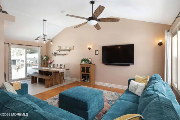 9 Center Place, Toms River, NJ 08753