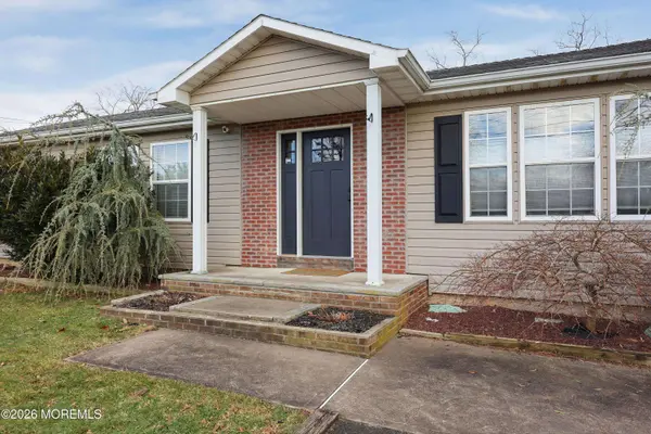 9 Center Place, Toms River, NJ 08753