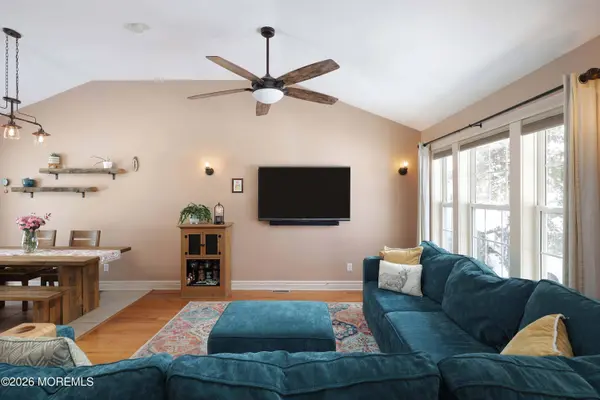 9 Center Place, Toms River, NJ 08753