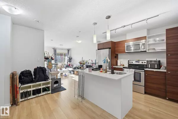 #311 9523 160 AV NW, Edmonton, AB T5Z 0M4