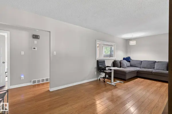 7804 136 AV NW, Edmonton, AB T5C 2K5