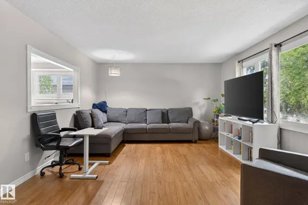 7804 136 AV NW, Edmonton, AB T5C 2K5