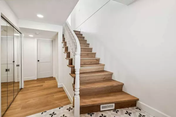 3437 42 ST NW #129, Calgary, AB T3A 2M7