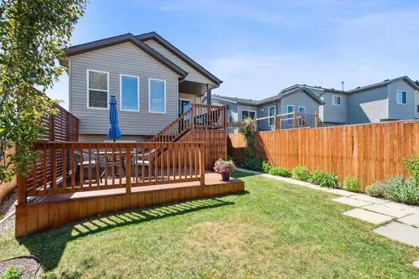 325 Covecreek Close NE, Calgary, AB T3K 0J4