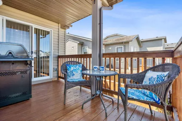 325 Covecreek Close NE, Calgary, AB T3K 0J4