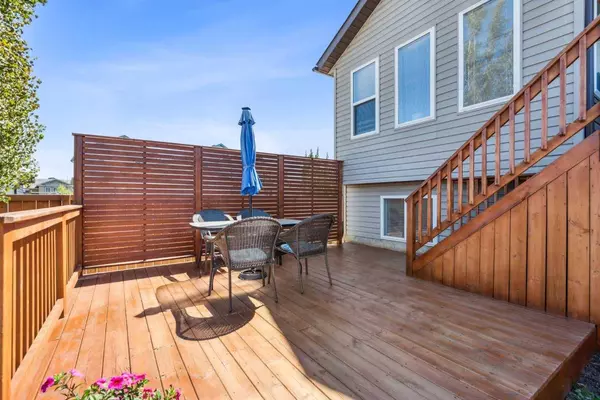 325 Covecreek Close NE, Calgary, AB T3K 0J4