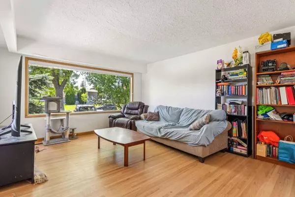 1448 Richland RD NE, Calgary, AB T2E 5M6