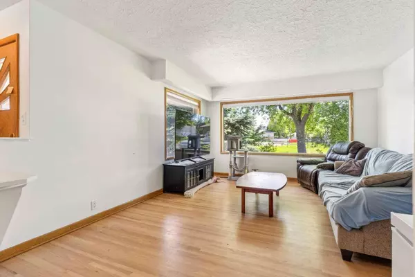 1448 Richland RD NE, Calgary, AB T2E 5M6