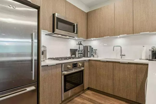 823 5 AVE NW #329, Calgary, AB T2N 0R5