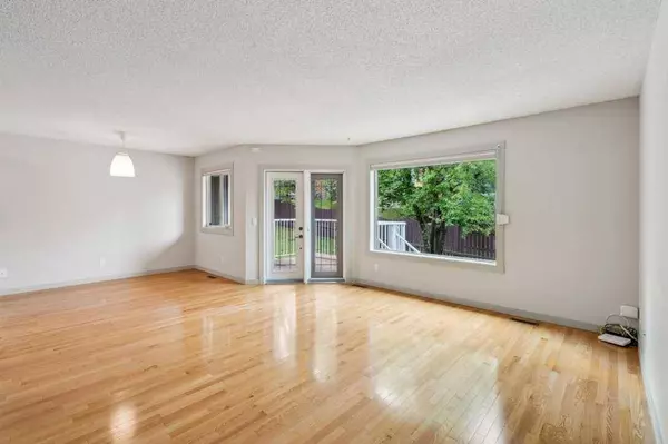 208 Coach Side RD SW, Calgary, AB T3H 2T3