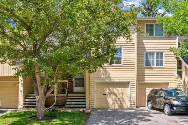 408 Point Mckay GDNS NW, Calgary, AB T3B 4V8