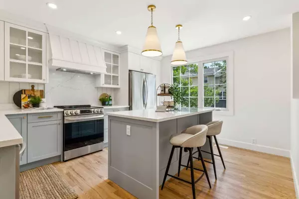 408 Point Mckay GDNS NW, Calgary, AB T3B 4V8