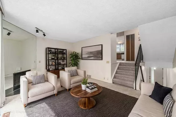 10 Point DR NW #34, Calgary, AB T3B 4W2