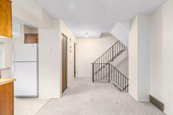 10 Point DR NW #34, Calgary, AB T3B 4W2