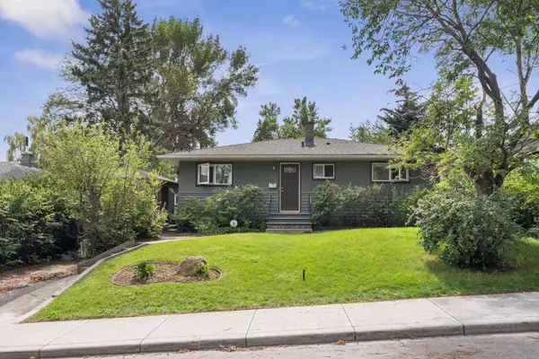 439 Hendon DR NW, Calgary, AB T2K 2A1
