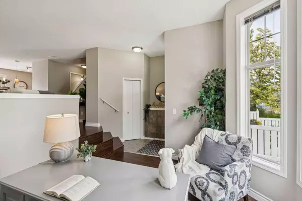 268 Mckenzie Towne Link SE, Calgary, AB T2Z 4E8