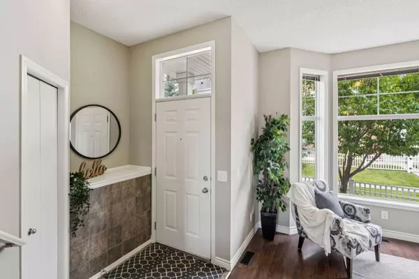 268 Mckenzie Towne Link SE, Calgary, AB T2Z 4E8