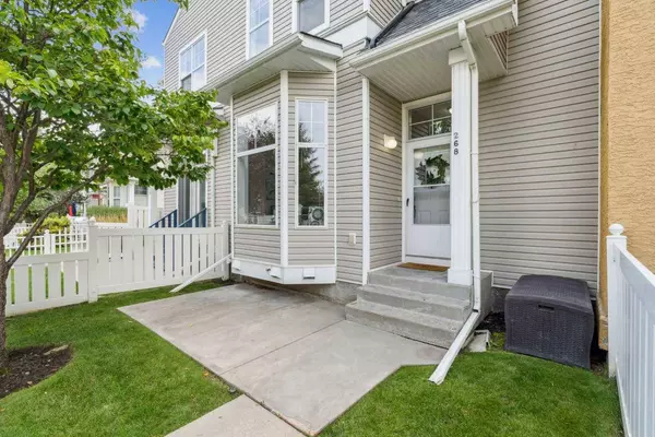 268 Mckenzie Towne Link Southeast, Calgary, AB T2Z 4E8