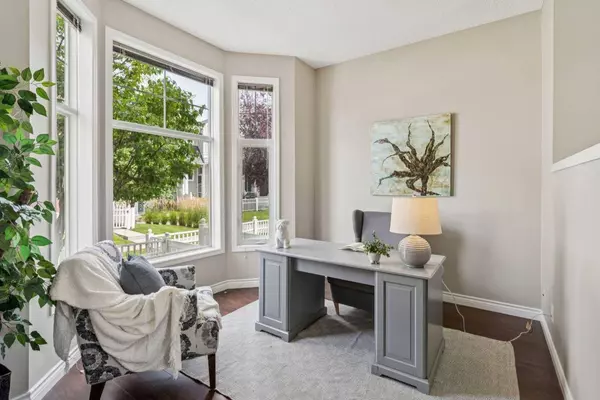 268 Mckenzie Towne Link SE, Calgary, AB T2Z 4E8