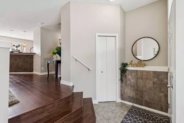 268 Mckenzie Towne Link SE, Calgary, AB T2Z 4E8