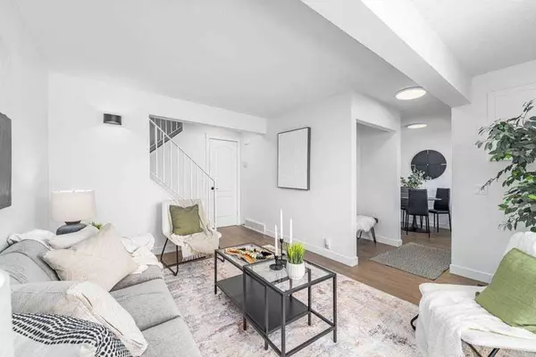 1055 72 AVE NW #20, Calgary, AB T2K 5S4