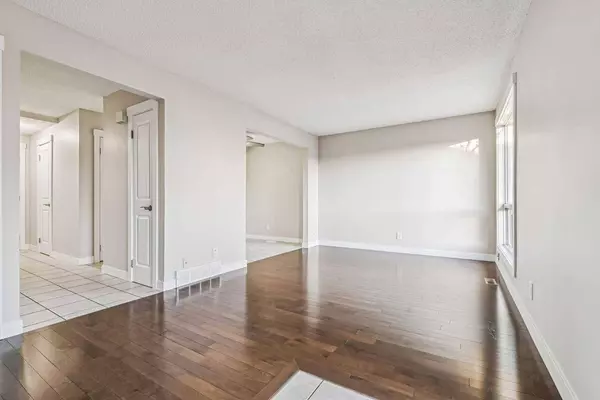 5425 Pensacola CRES SE #60, Calgary, AB T2A 2G7