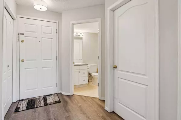 10 Sierra Morena Mews SW #318, Calgary, AB T3H 3K6