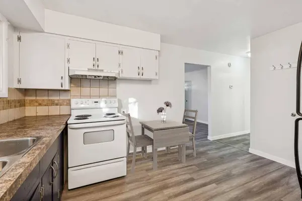 1816 42 ST SE, Calgary, AB T2B 1E9