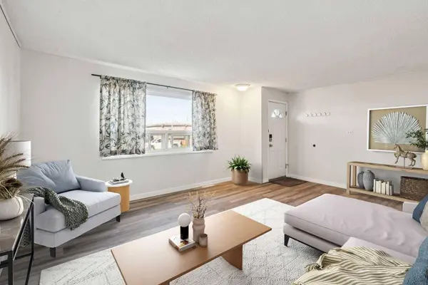 1816 42 ST SE, Calgary, AB T2B 1E9