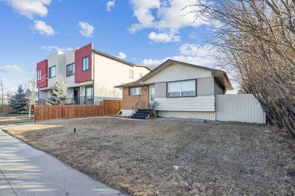 1816 42 ST SE, Calgary, AB T2B 1E9