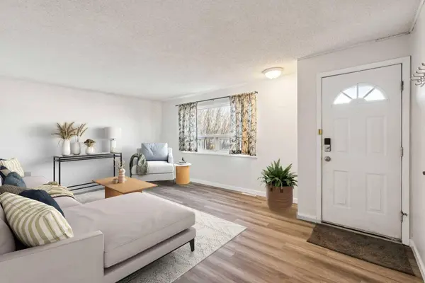 1816 42 ST SE, Calgary, AB T2B 1E9