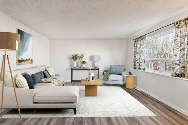 1816 42 ST SE, Calgary, AB T2B 1E9