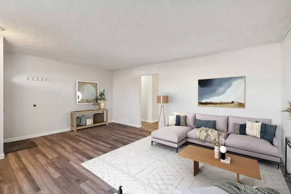 1816 42 ST SE, Calgary, AB T2B 1E9