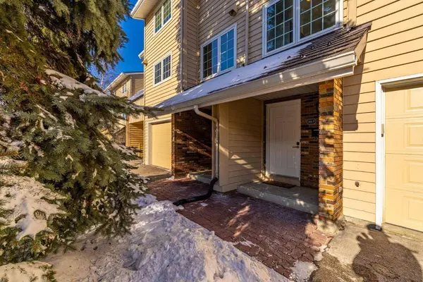 357 Point Mckay GDNS NW, Calgary, AB T3B 4V8