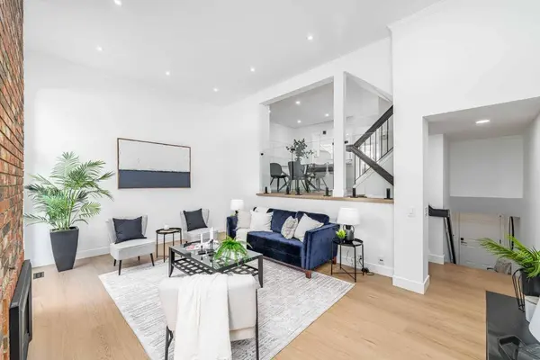 357 Point Mckay GDNS NW, Calgary, AB T3B 4V8