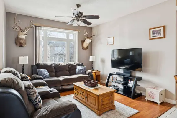 136 Luxstone PL SW, Airdrie, AB T4B 3C2